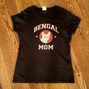 NWOT Bengal Moms Small T Shirt